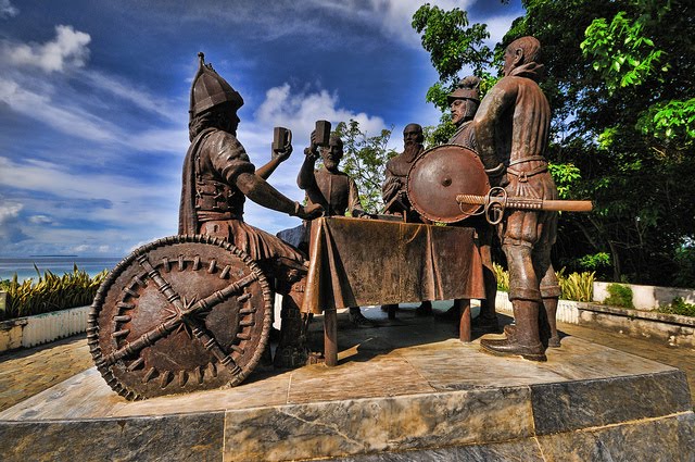 https://d3r8gwkgo0io6y.cloudfront.net/upload/blood compact monument.jpg